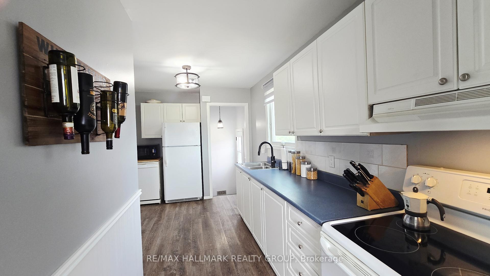 Photo 15 of 228 Airth Boulevard, Renfrew — HOMEH