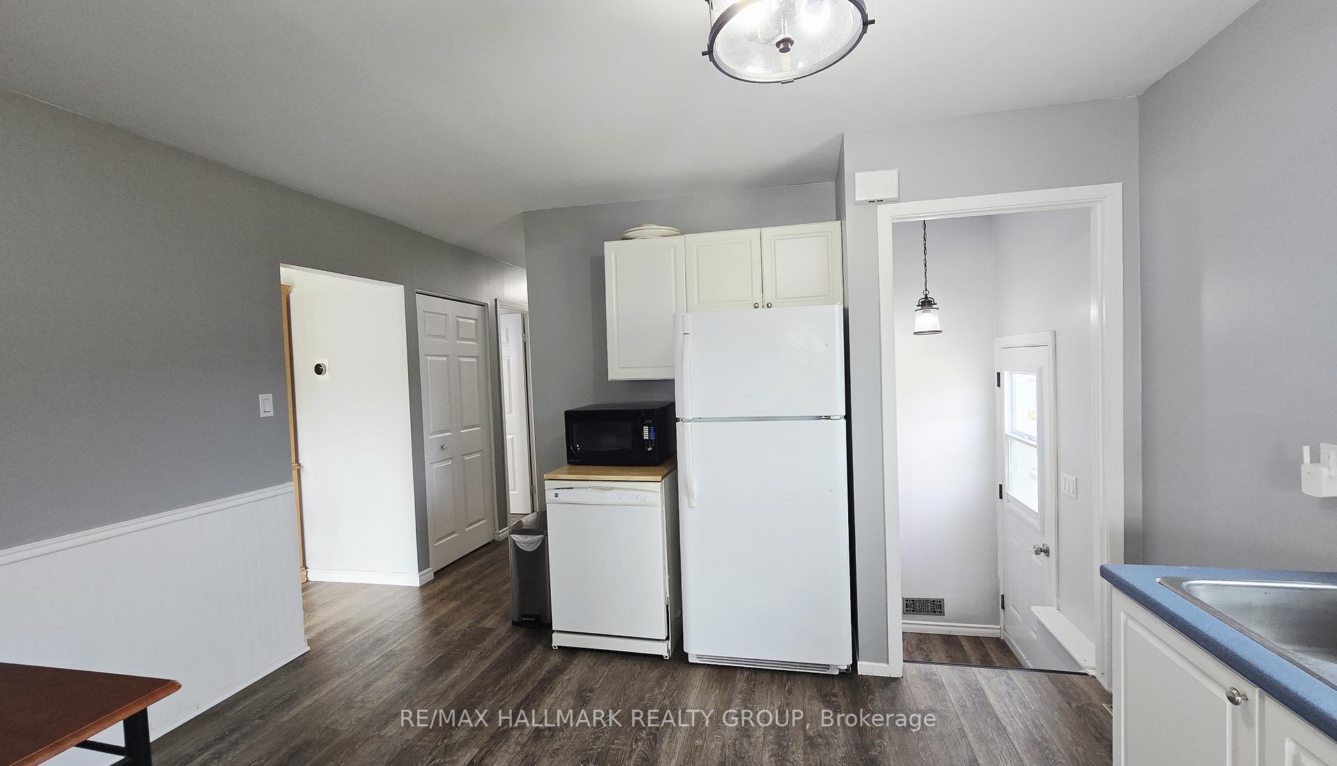 Photo 16 of 228 Airth Boulevard, Renfrew — HOMEH