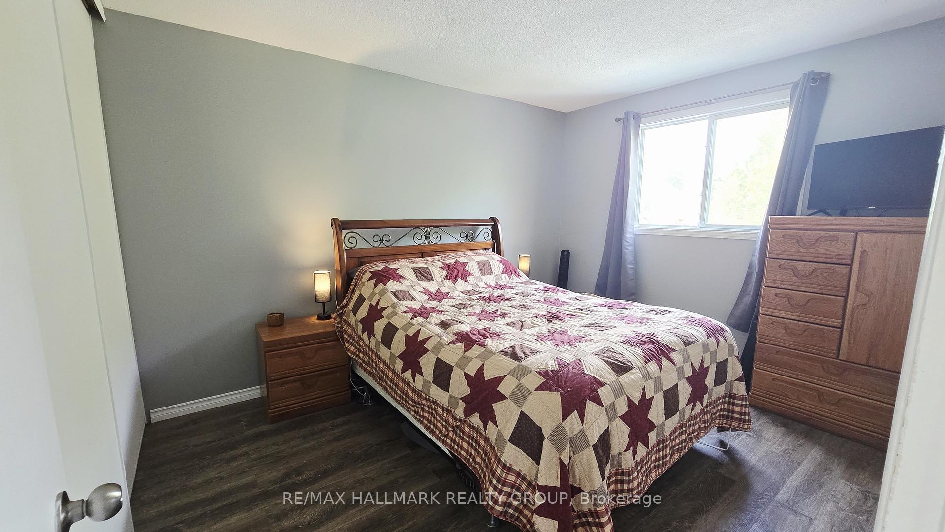 Photo 17 of 228 Airth Boulevard, Renfrew — HOMEH