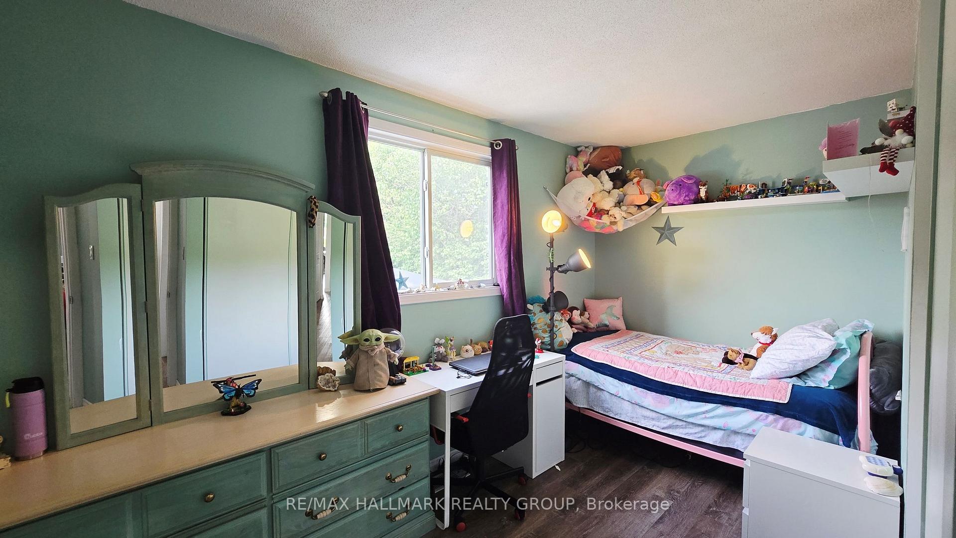 Photo 18 of 228 Airth Boulevard, Renfrew — HOMEH