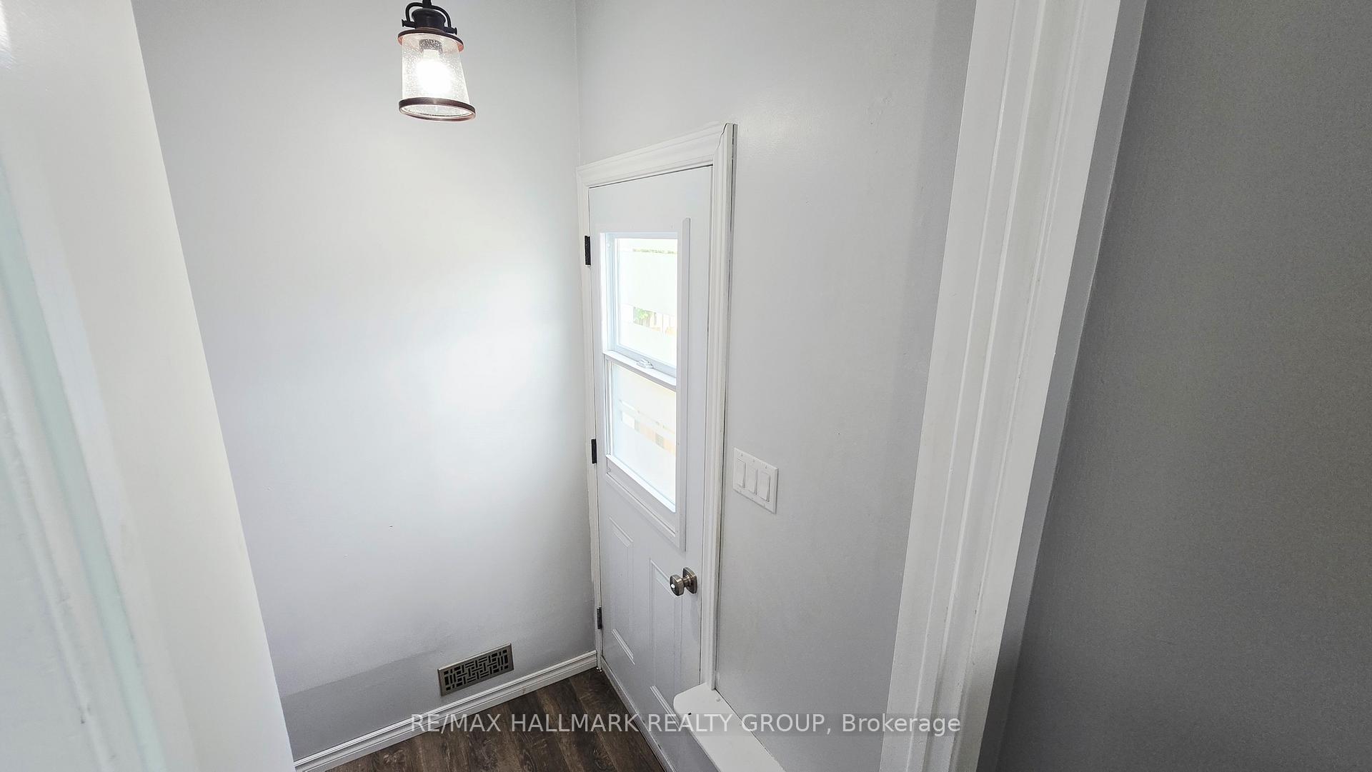 Photo 21 of 228 Airth Boulevard, Renfrew — HOMEH