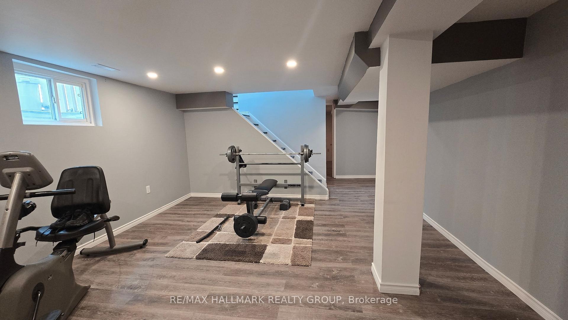 Photo 23 of 228 Airth Boulevard, Renfrew — HOMEH