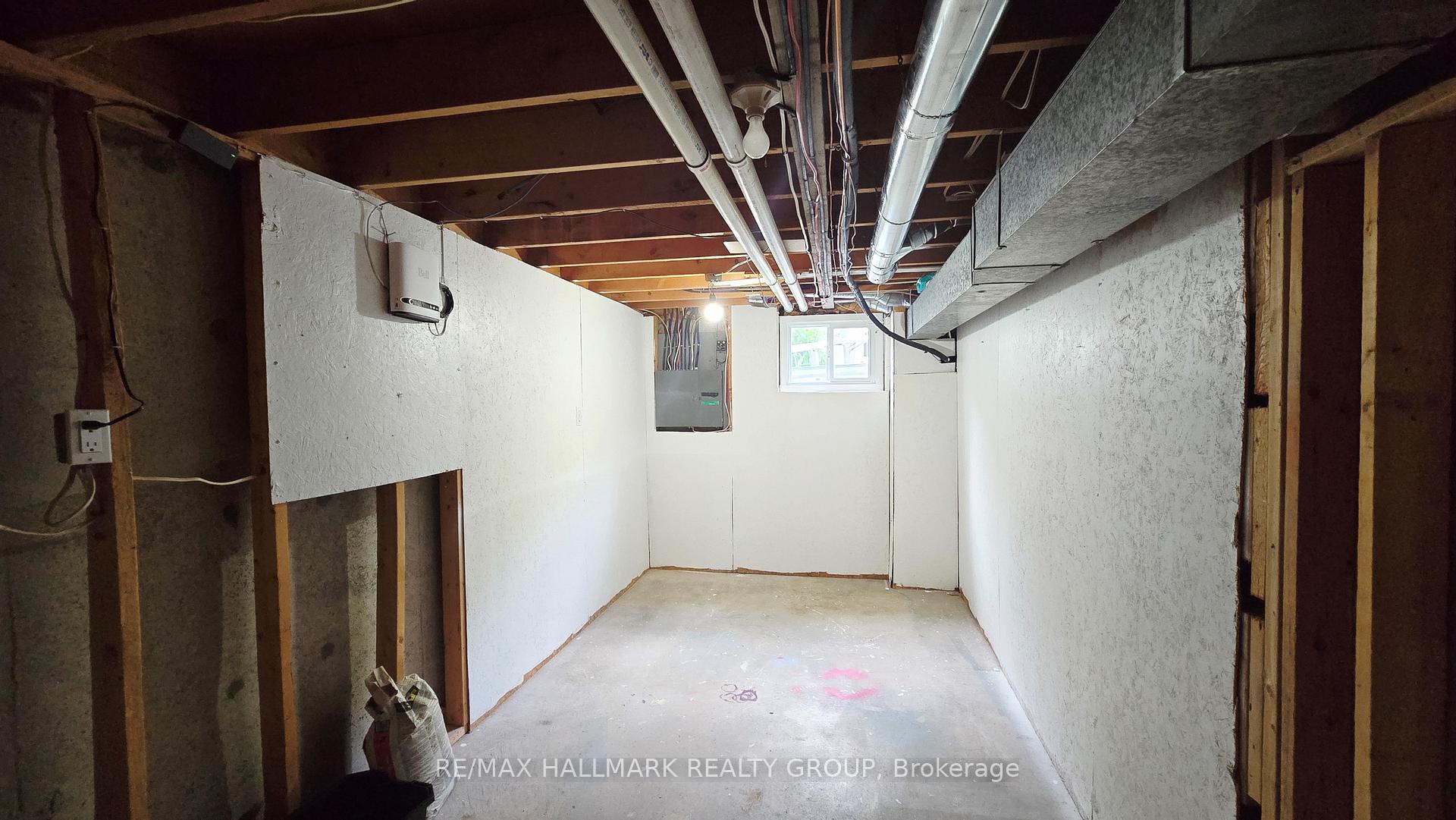 Photo 31 of 228 Airth Boulevard, Renfrew — HOMEH