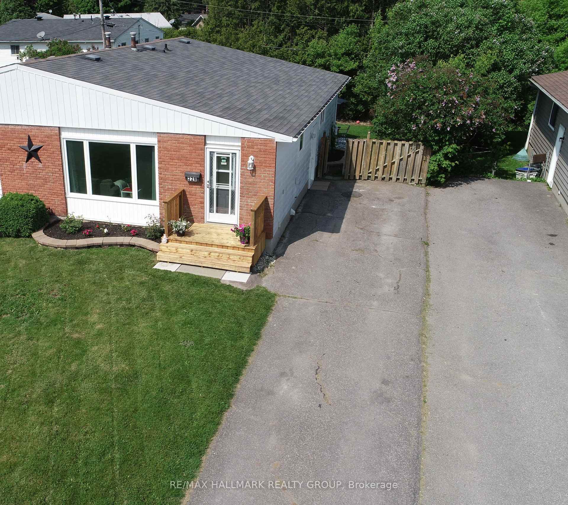 Photo 33 of 228 Airth Boulevard, Renfrew — HOMEH