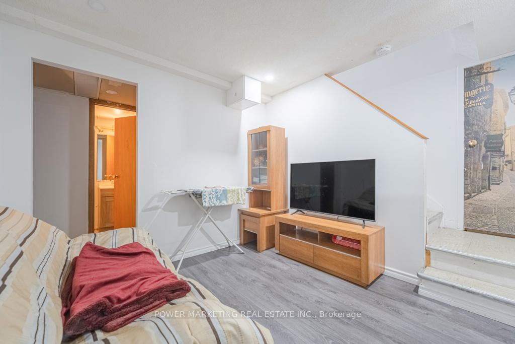 Photo 20 of 334 Tulip Crescent, Ottawa, Chatelaine Village — HOMEH
