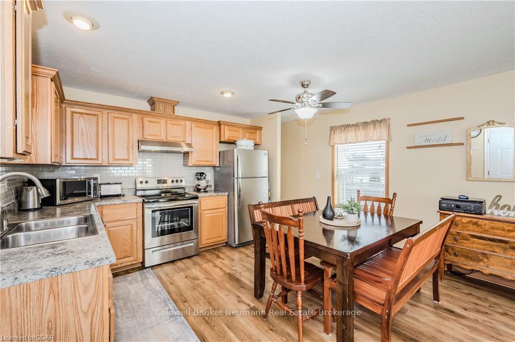 Photo 3 of 41 Cedarbush Crescent Pvt, Puslinch, Rural Puslinch East — HOMEH