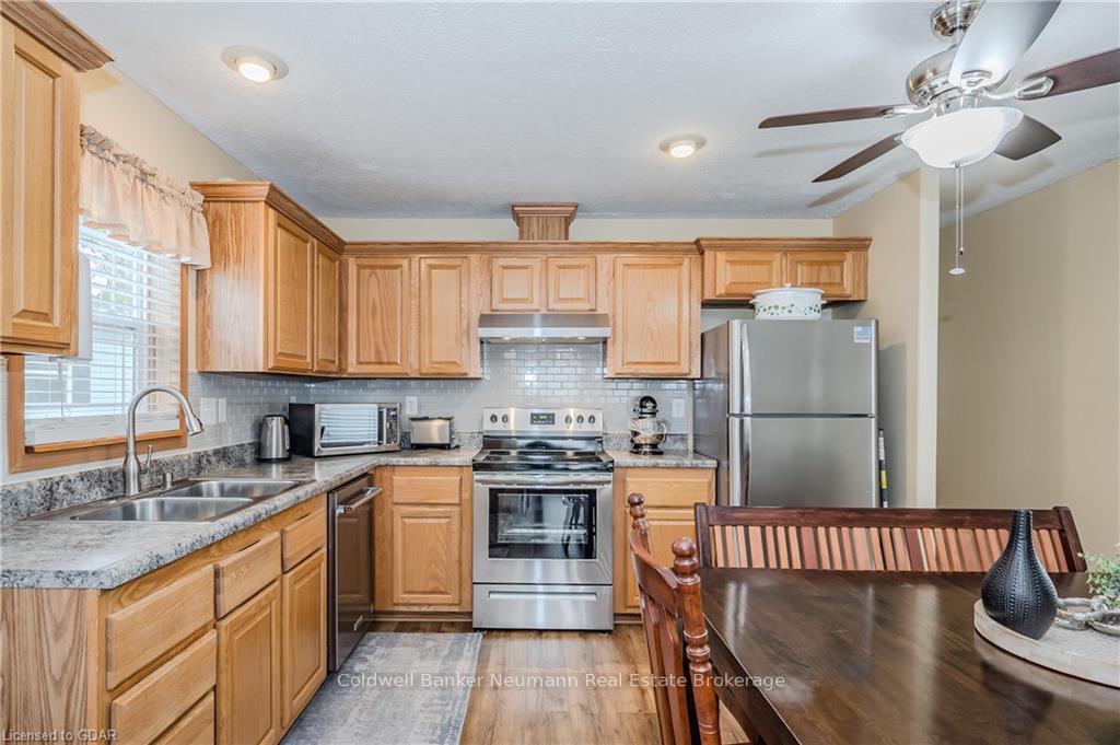 Photo 4 of 41 Cedarbush Crescent Pvt, Puslinch, Rural Puslinch East — HOMEH