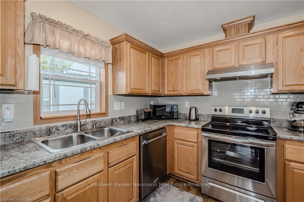 Photo 5 of 41 Cedarbush Crescent Pvt, Puslinch, Rural Puslinch East — HOMEH