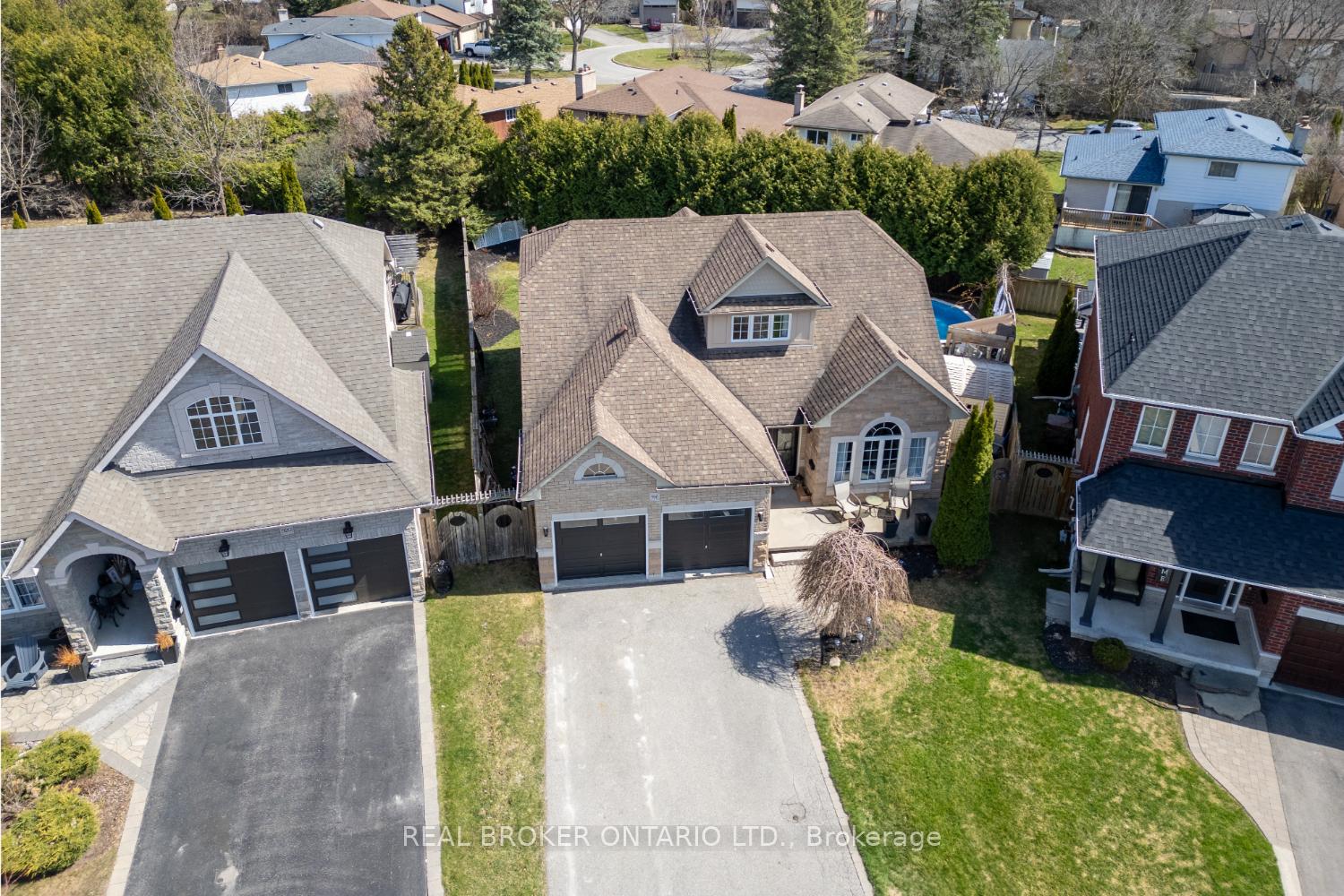 Photo 2 of 916 Barbados Street, Oshawa, Northglen — HOMEH