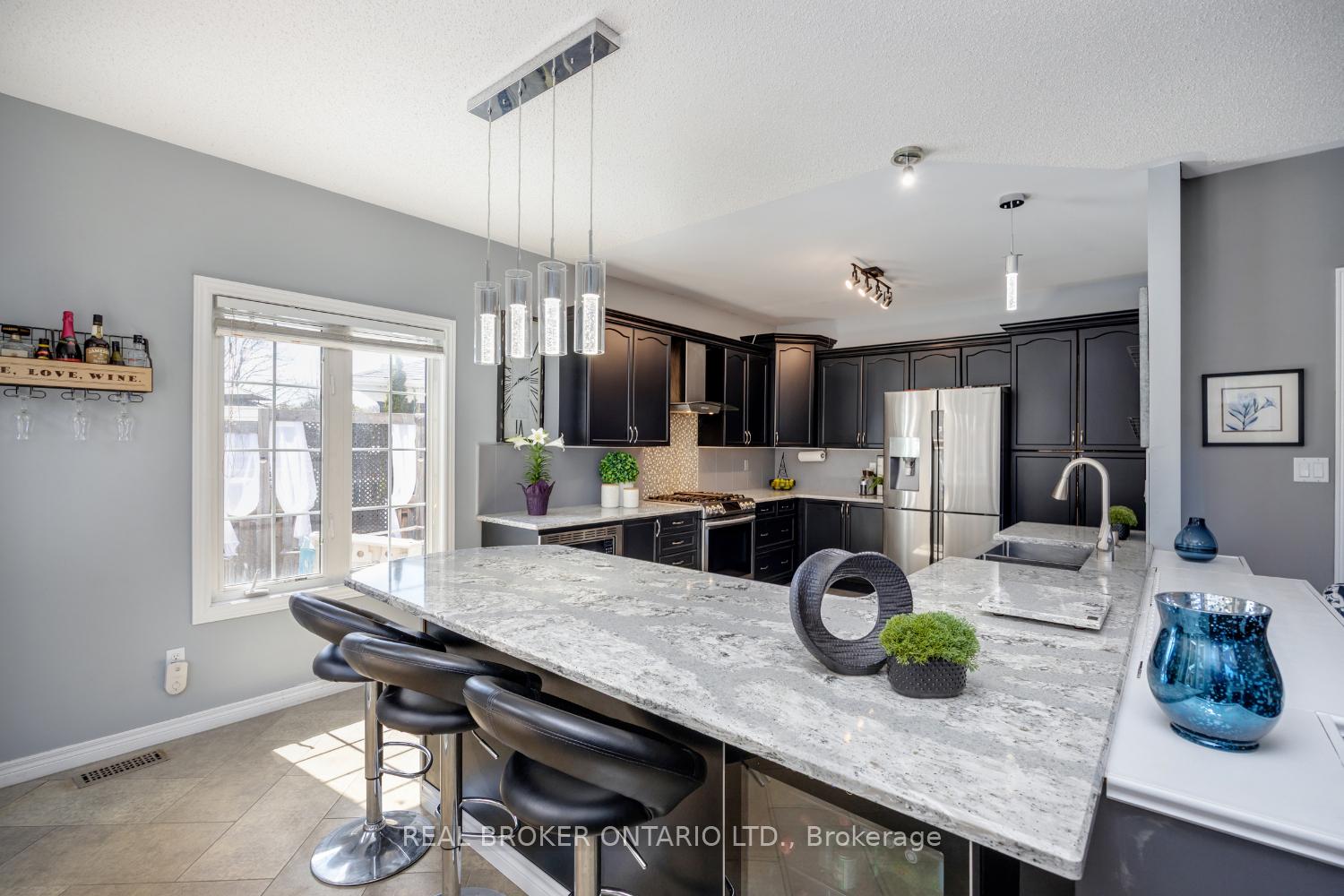 Photo 11 of 916 Barbados Street, Oshawa, Northglen — HOMEH