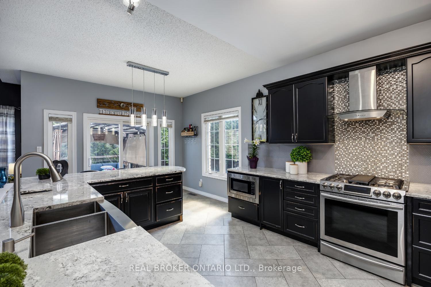 Photo 13 of 916 Barbados Street, Oshawa, Northglen — HOMEH