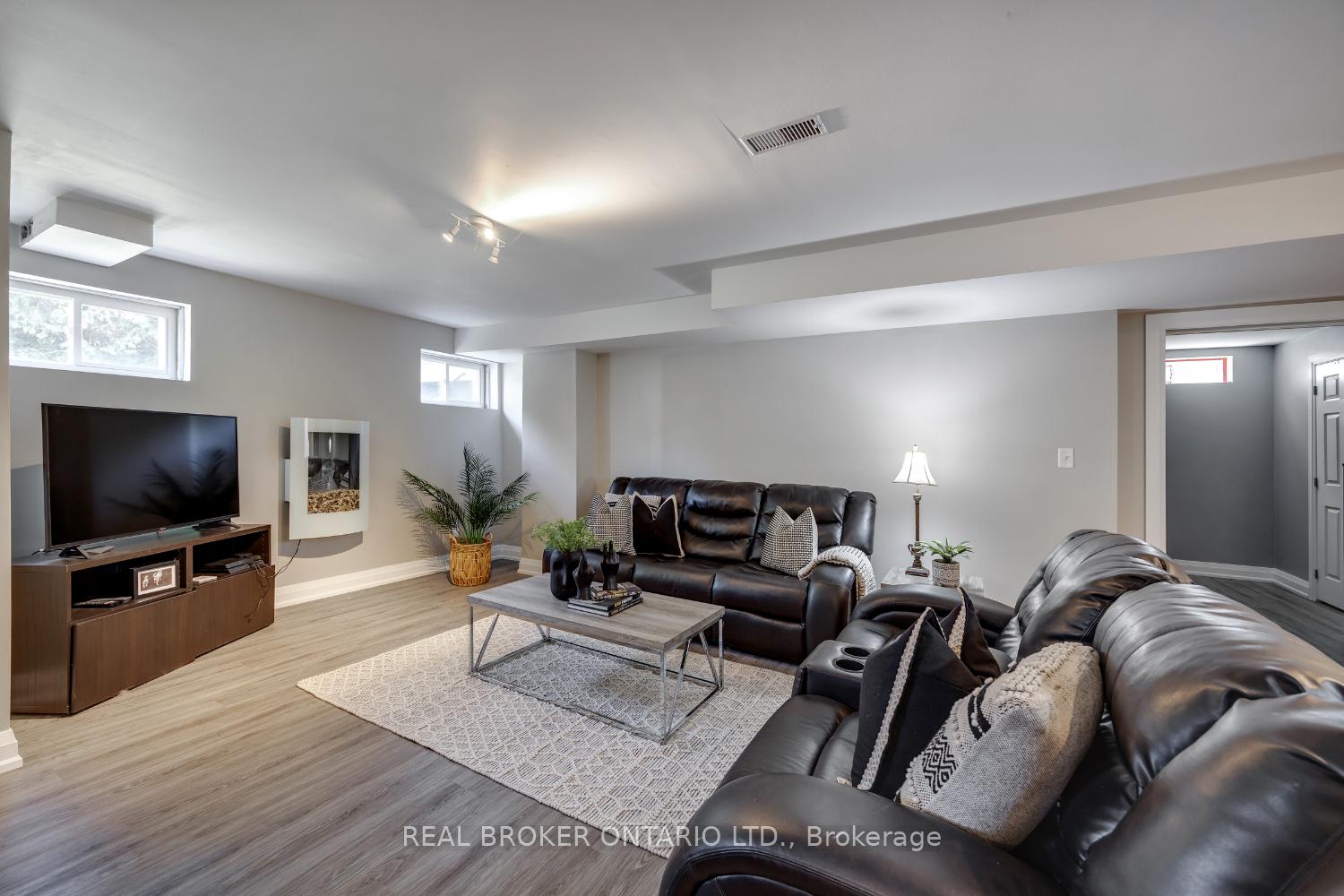 Photo 28 of 916 Barbados Street, Oshawa, Northglen — HOMEH