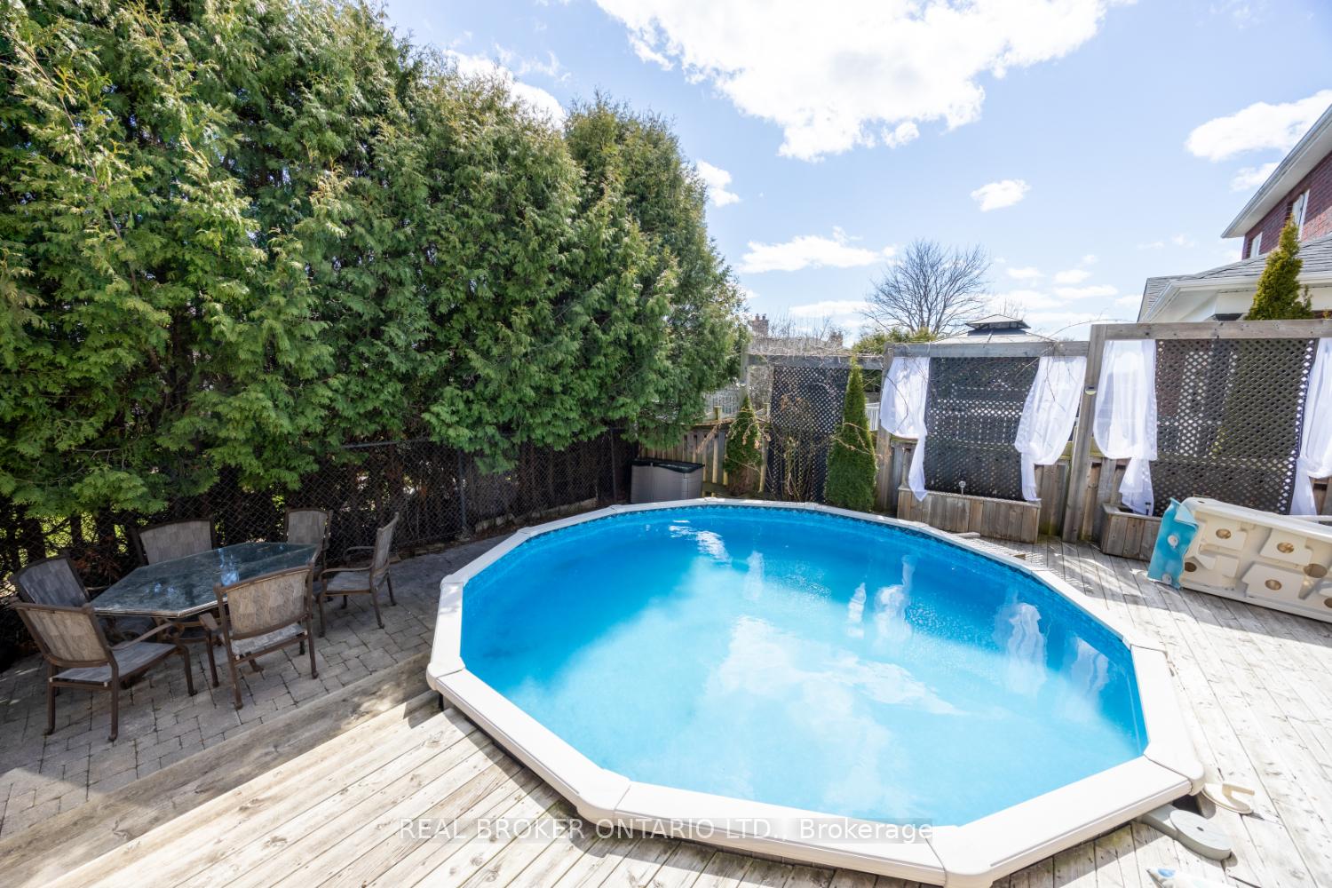 Photo 32 of 916 Barbados Street, Oshawa, Northglen — HOMEH