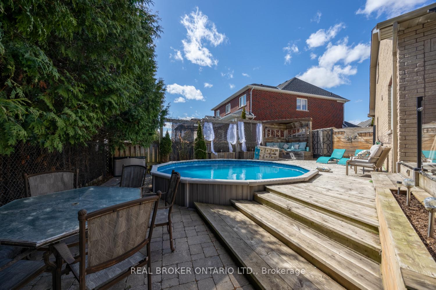 Photo 33 of 916 Barbados Street, Oshawa, Northglen — HOMEH