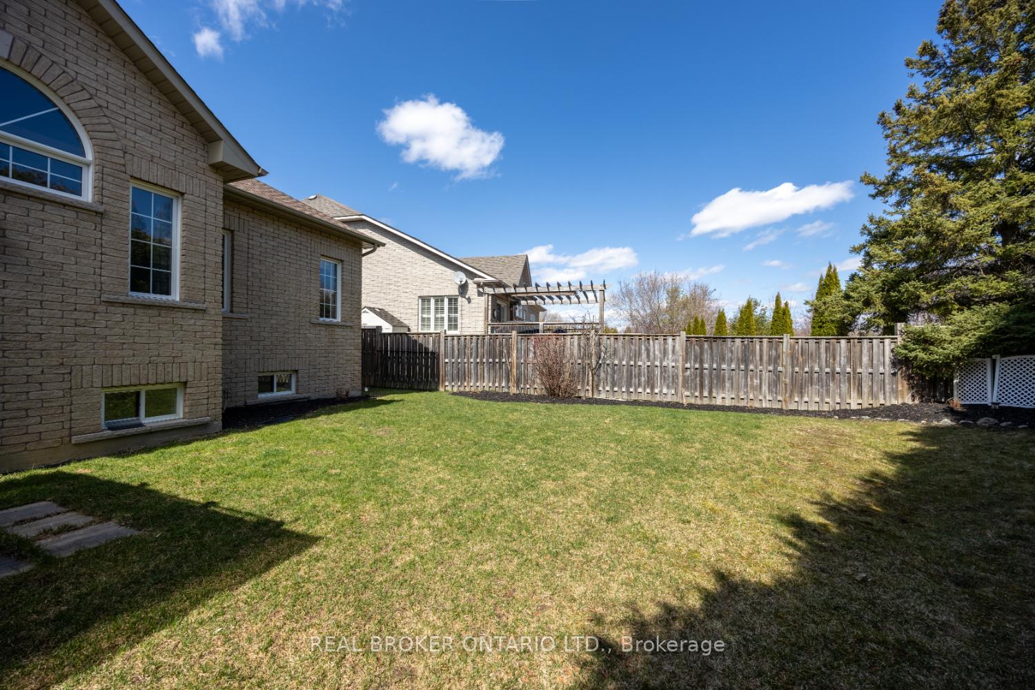Photo 35 of 916 Barbados Street, Oshawa, Northglen — HOMEH