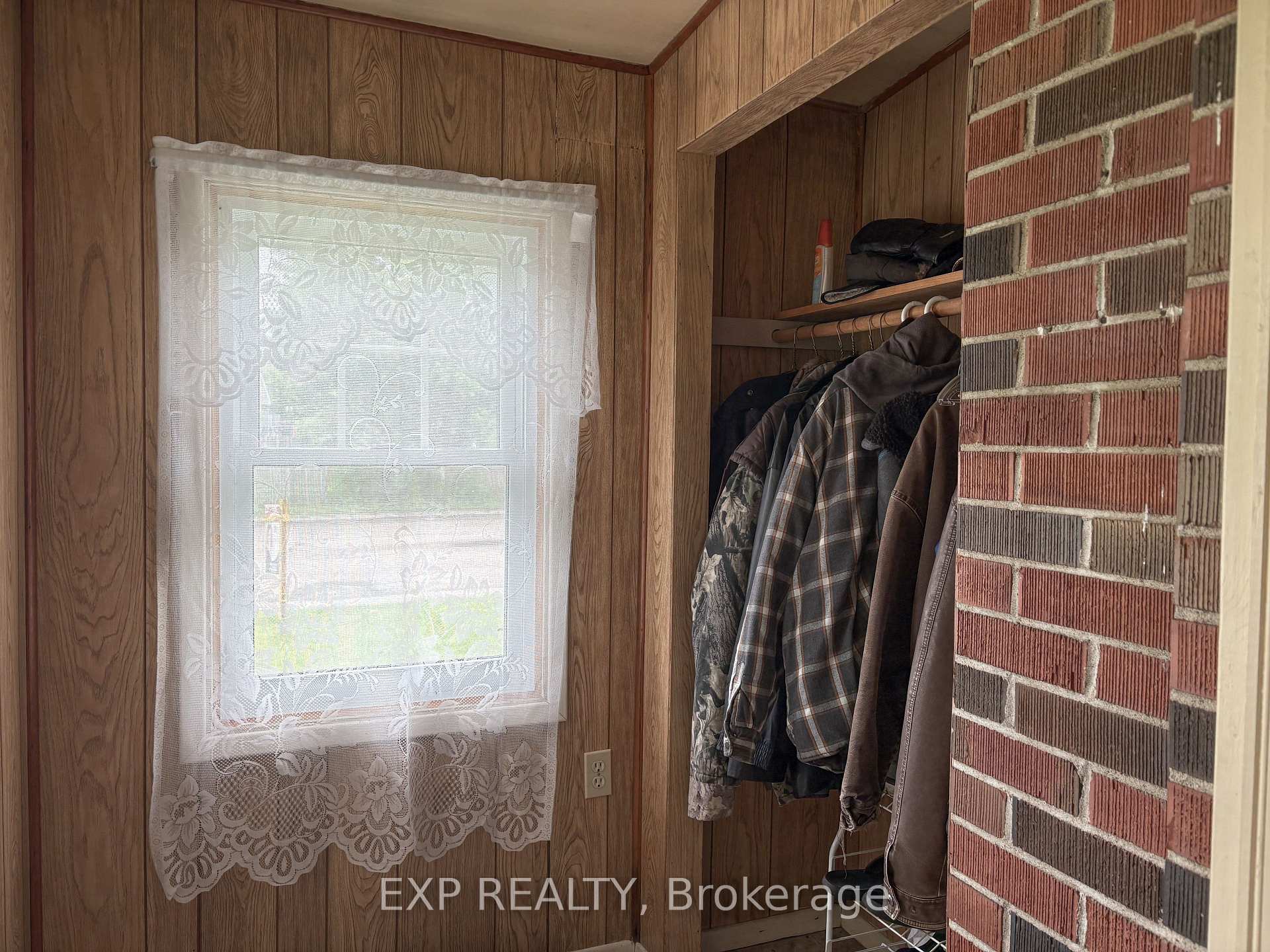 Photo 3 of 348 Charles Avenue, Renfrew — HOMEH