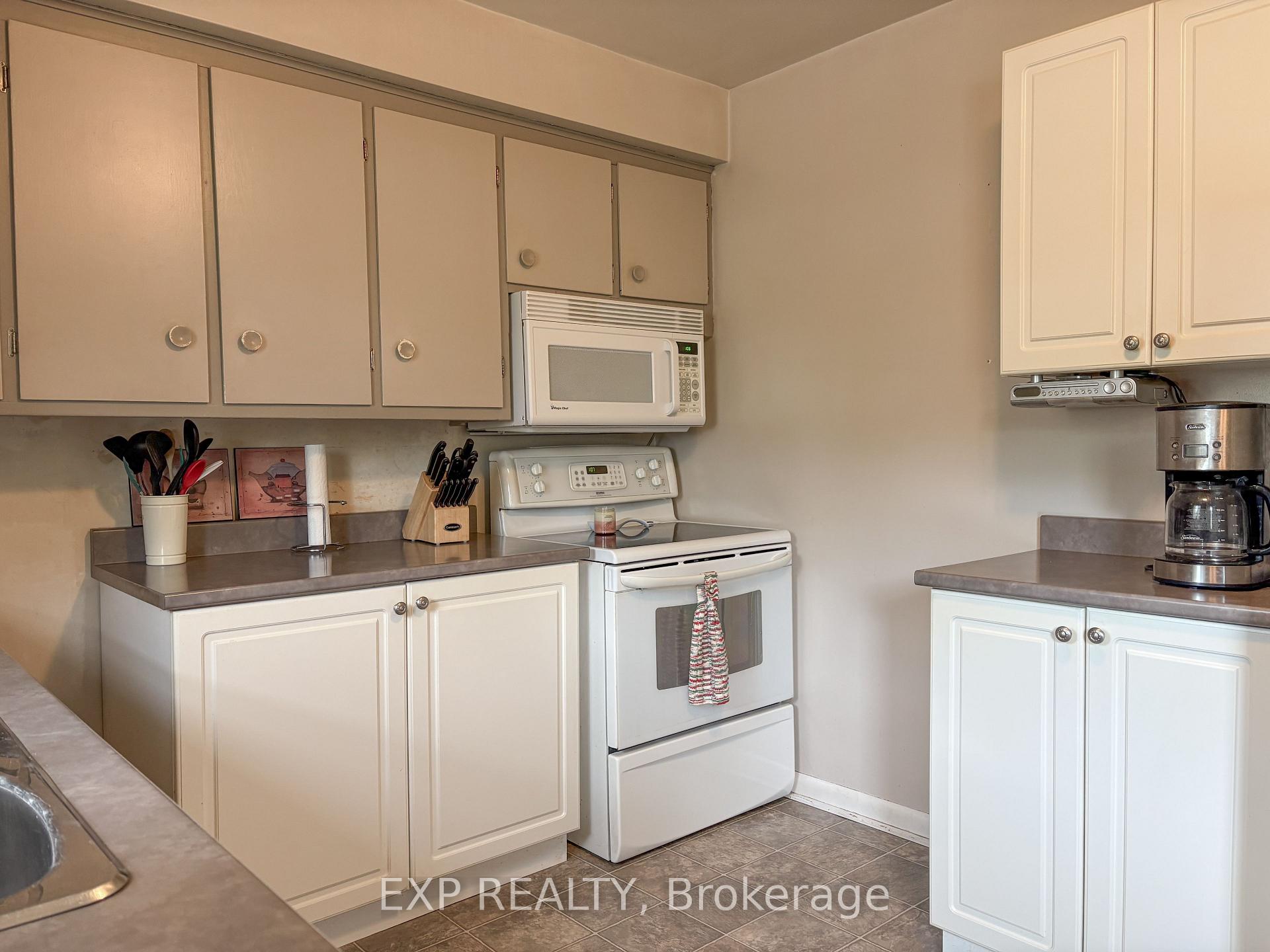 Photo 5 of 348 Charles Avenue, Renfrew — HOMEH