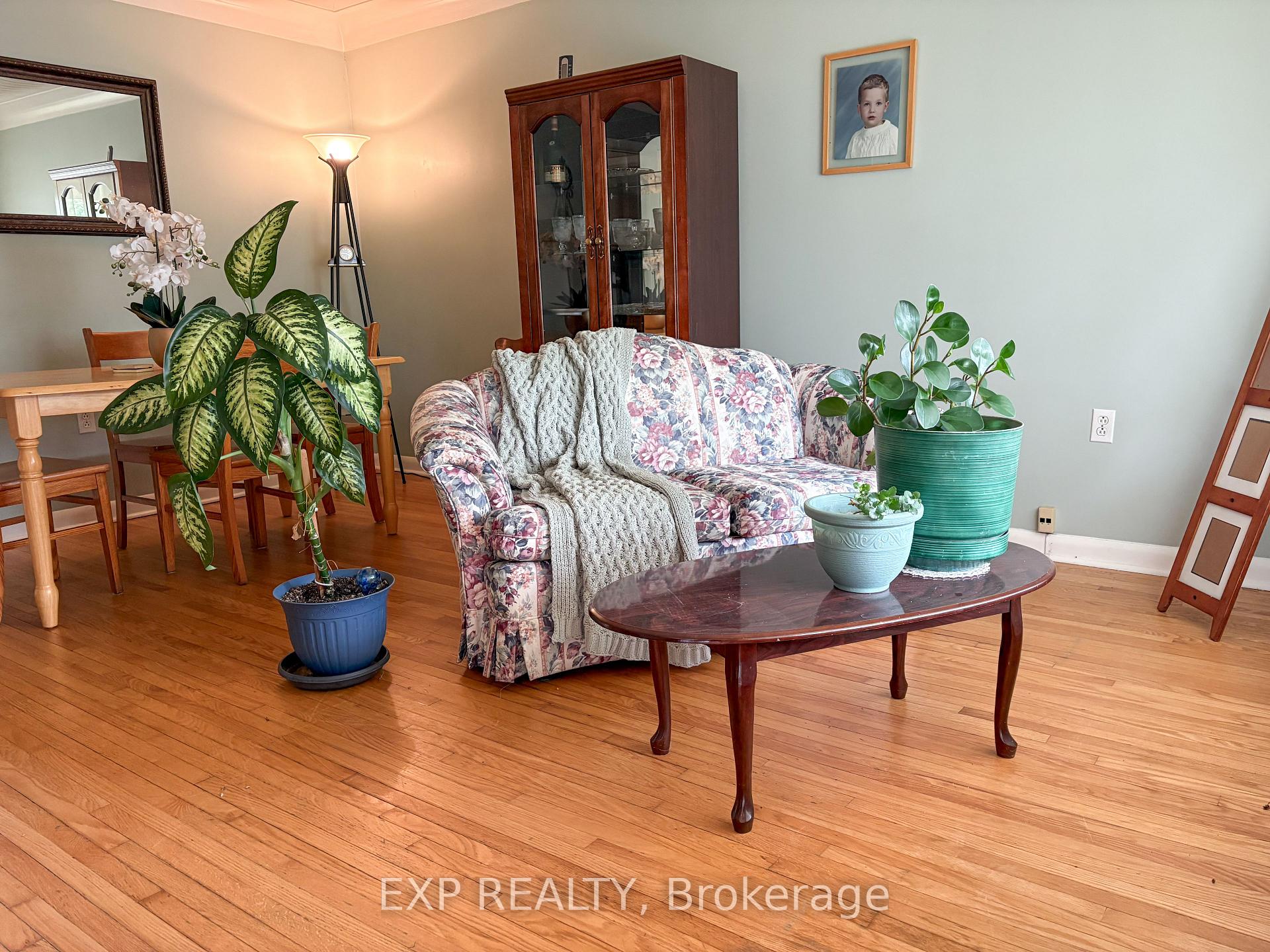 Photo 6 of 348 Charles Avenue, Renfrew — HOMEH