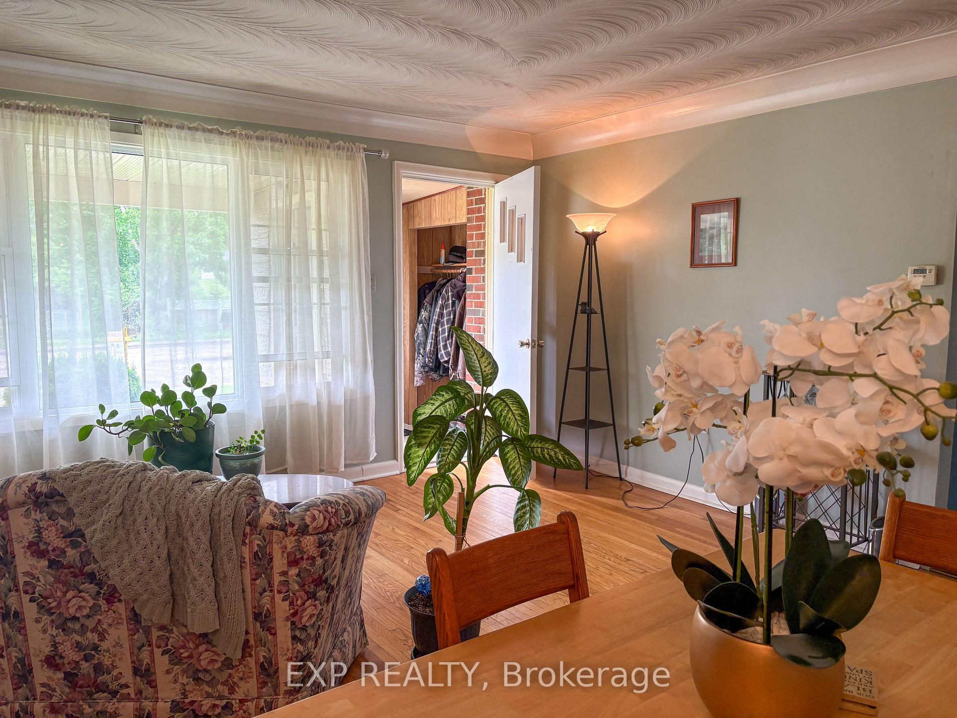 Photo 8 of 348 Charles Avenue, Renfrew — HOMEH