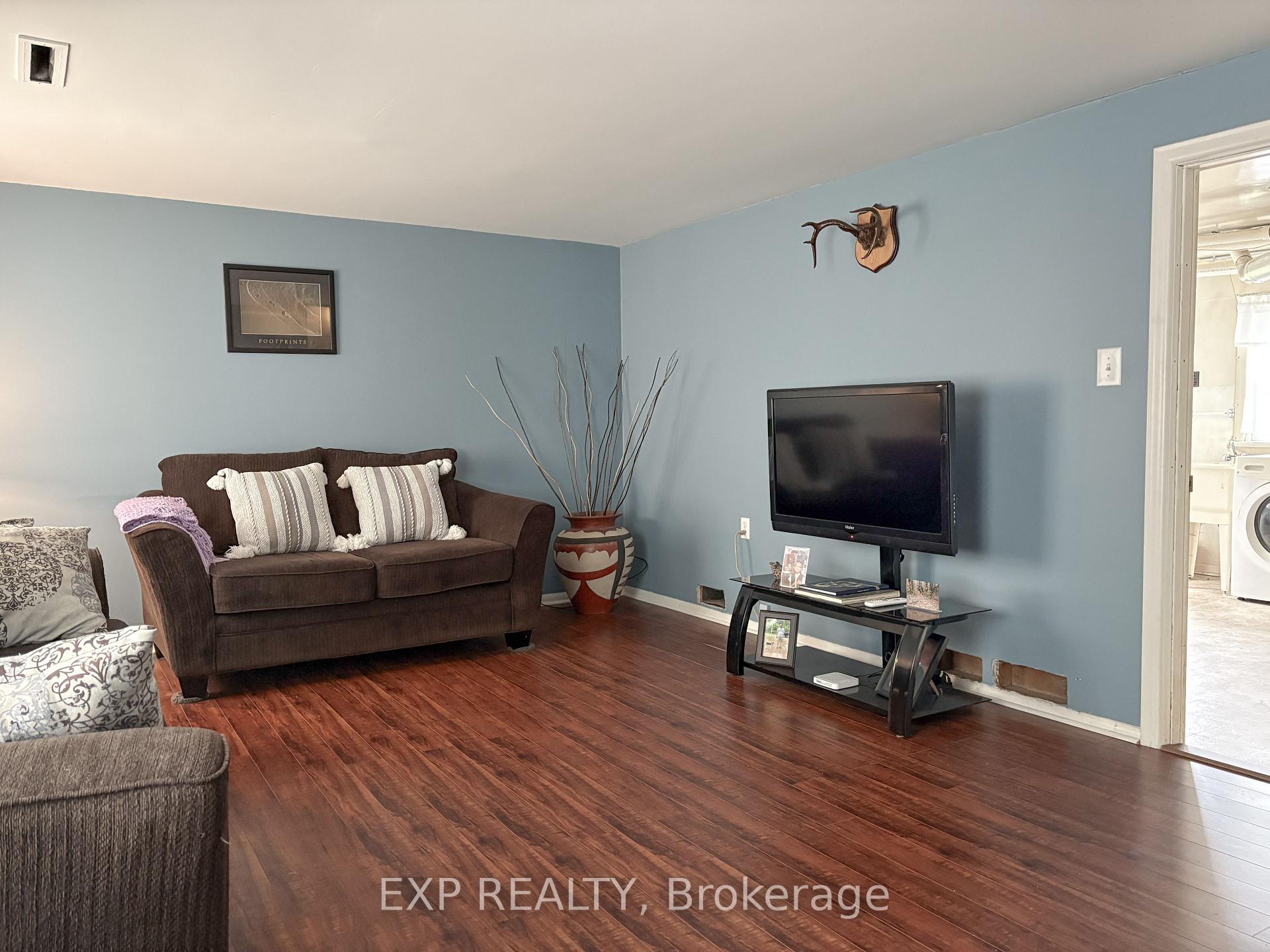 Photo 15 of 348 Charles Avenue, Renfrew — HOMEH