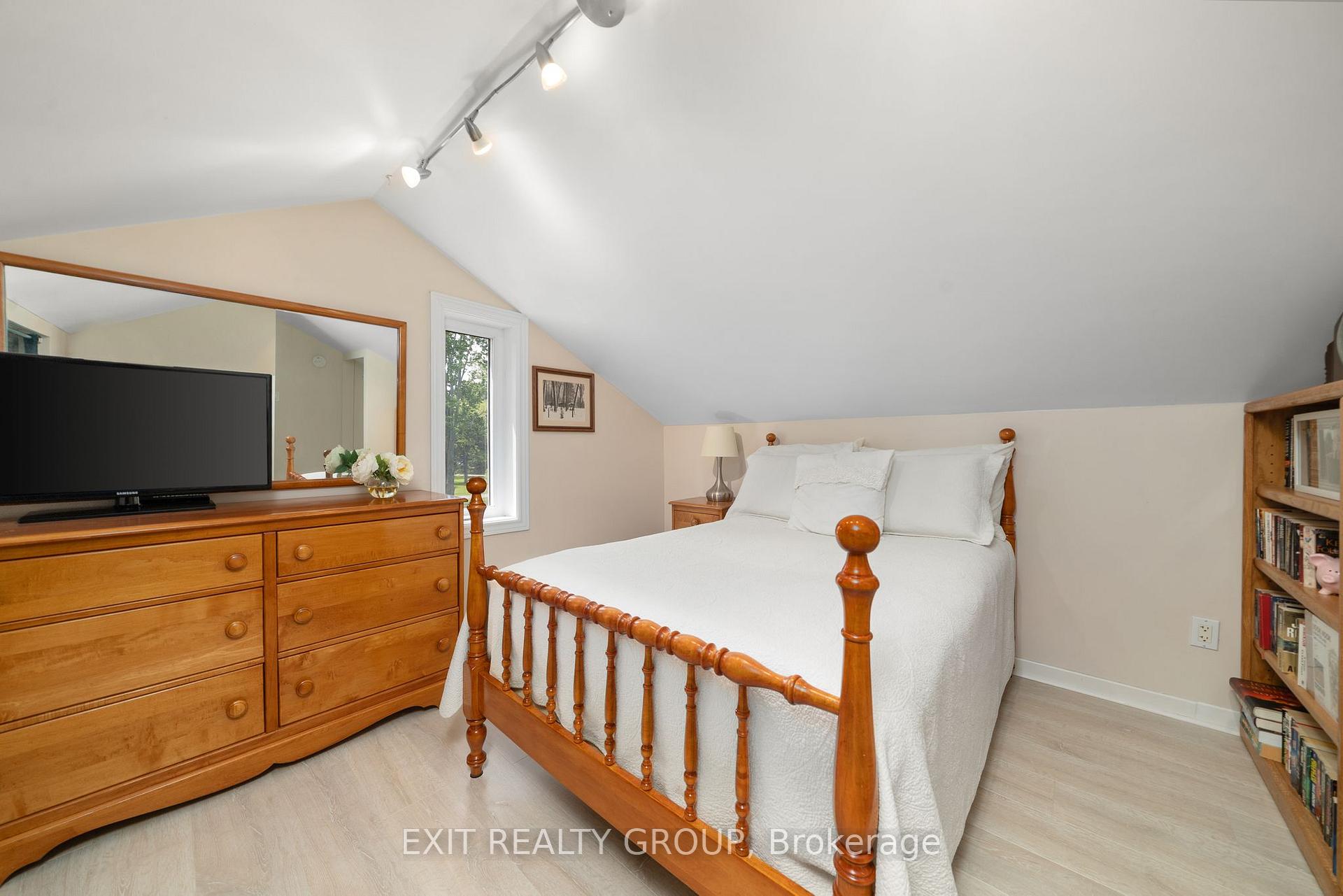 Photo 18 of 652 County Rd 3, Prince Edward County, Ameliasburg Ward — HOMEH
