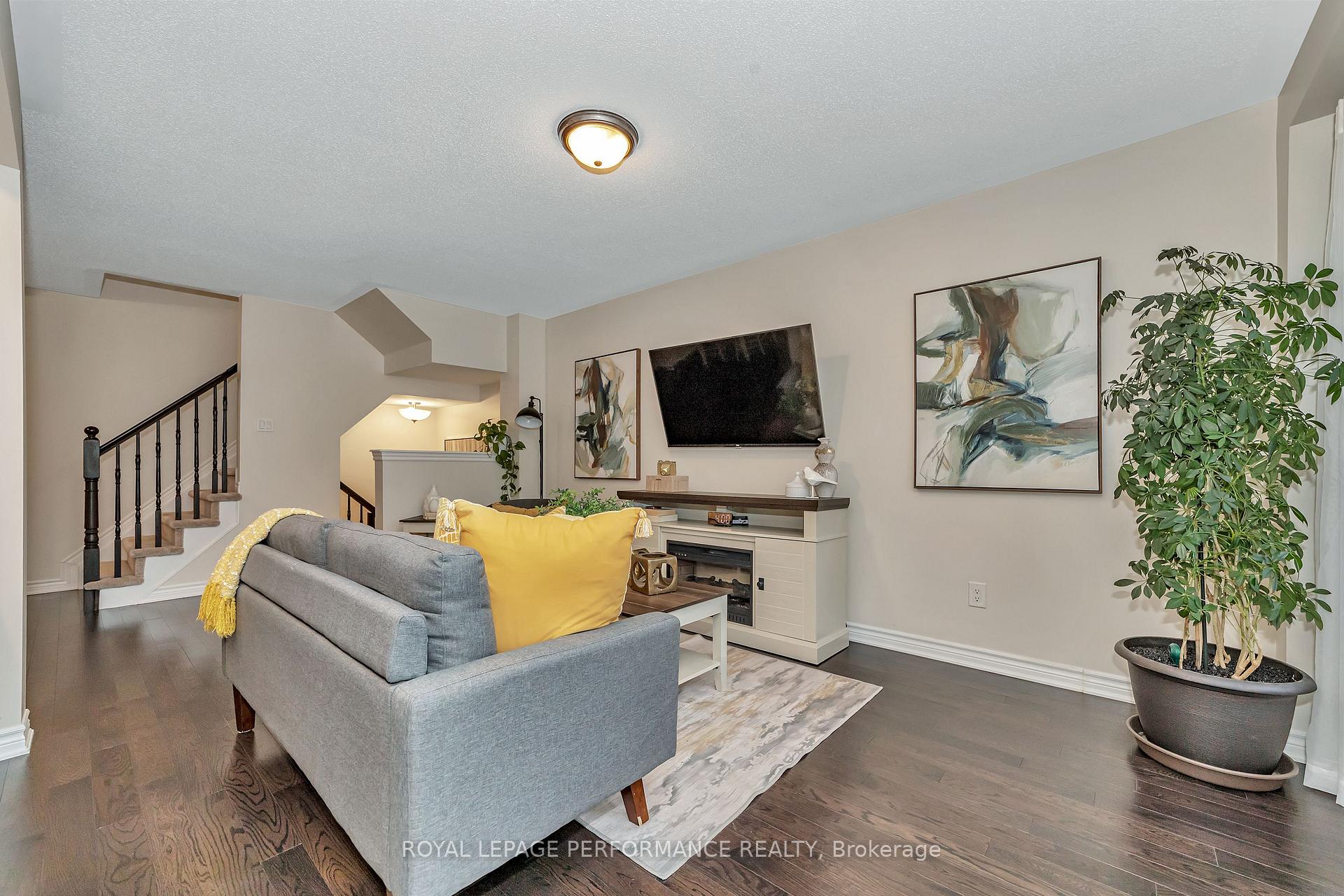 Photo 9 of 117 Helenium Lane, Ottawa, Avalon West — HOMEH
