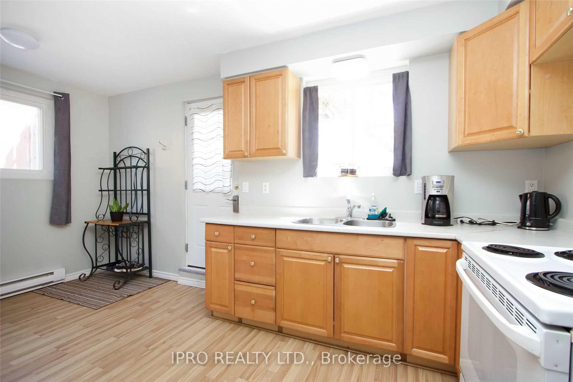 Photo 2 of Unit 2, 295 Dwight Avenue E, Oshawa, Lakeview — HOMEH