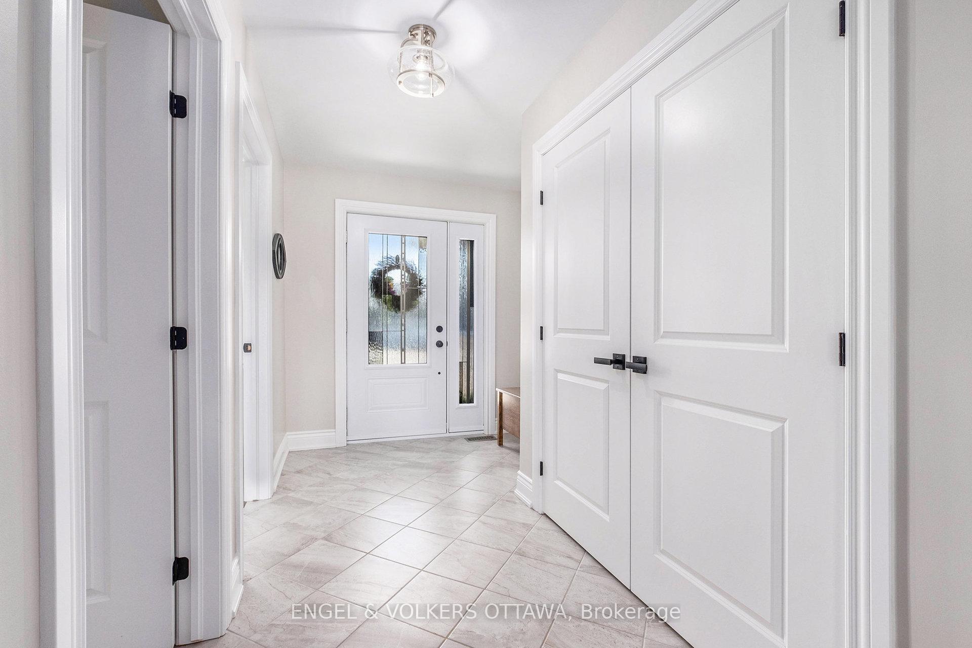 Photo 5 of 93 Otteridge Avenue, Renfrew — HOMEH