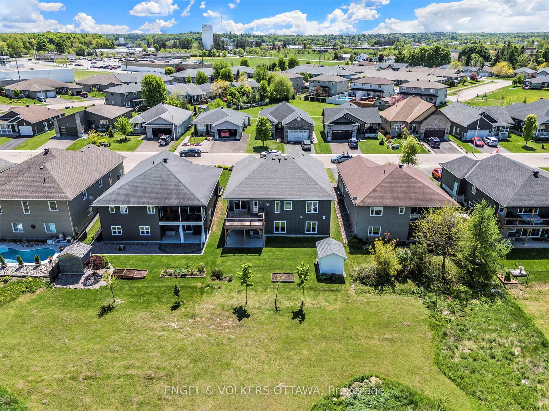 Photo 32 of 93 Otteridge Avenue, Renfrew — HOMEH