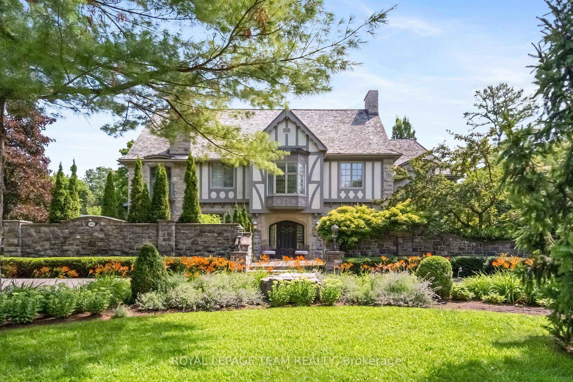 Front of 480 Manor Avenue