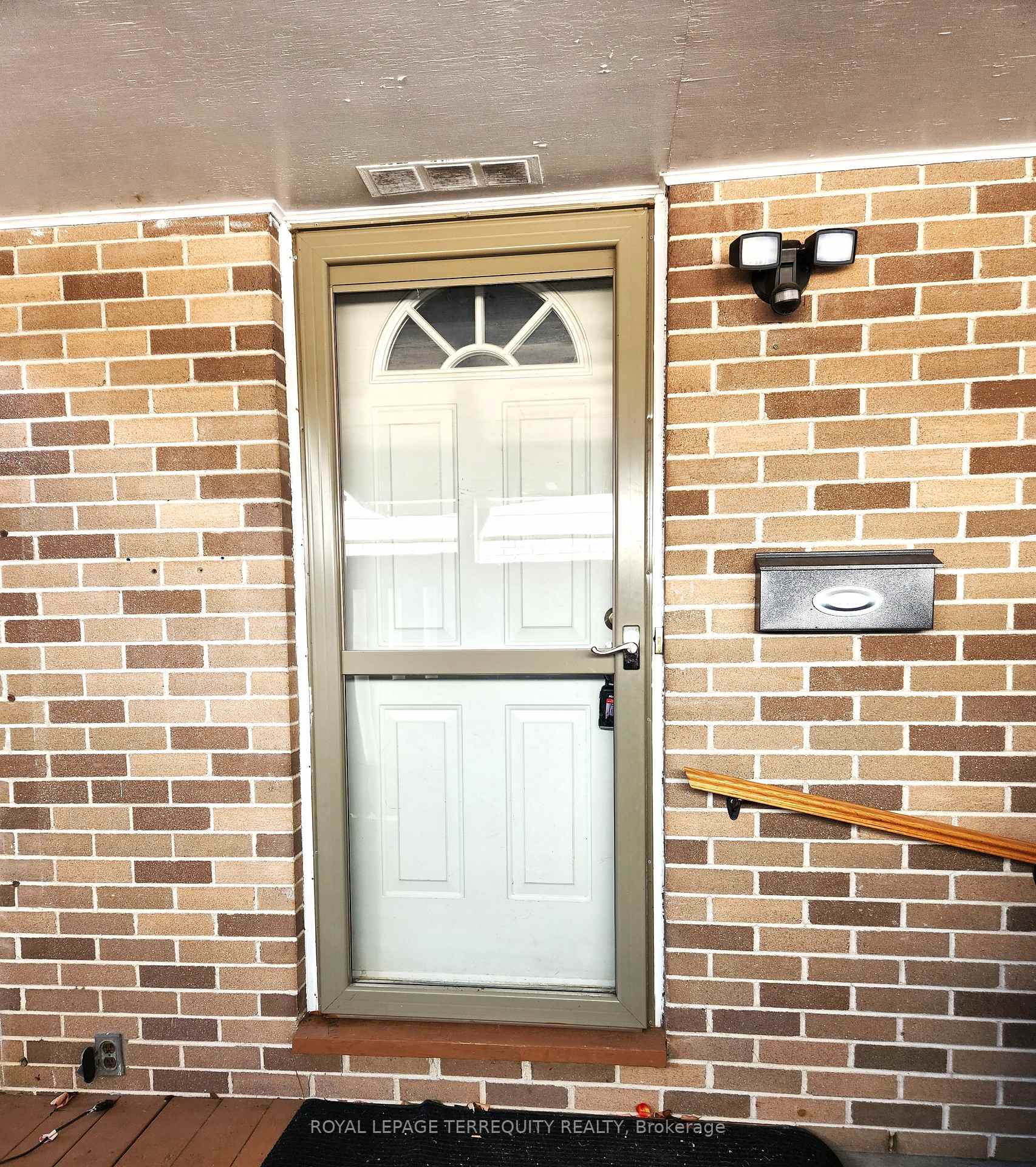 Photo 2 of 1272 Edmison Drive, Peterborough, Northcrest Ward 5 — HOMEH