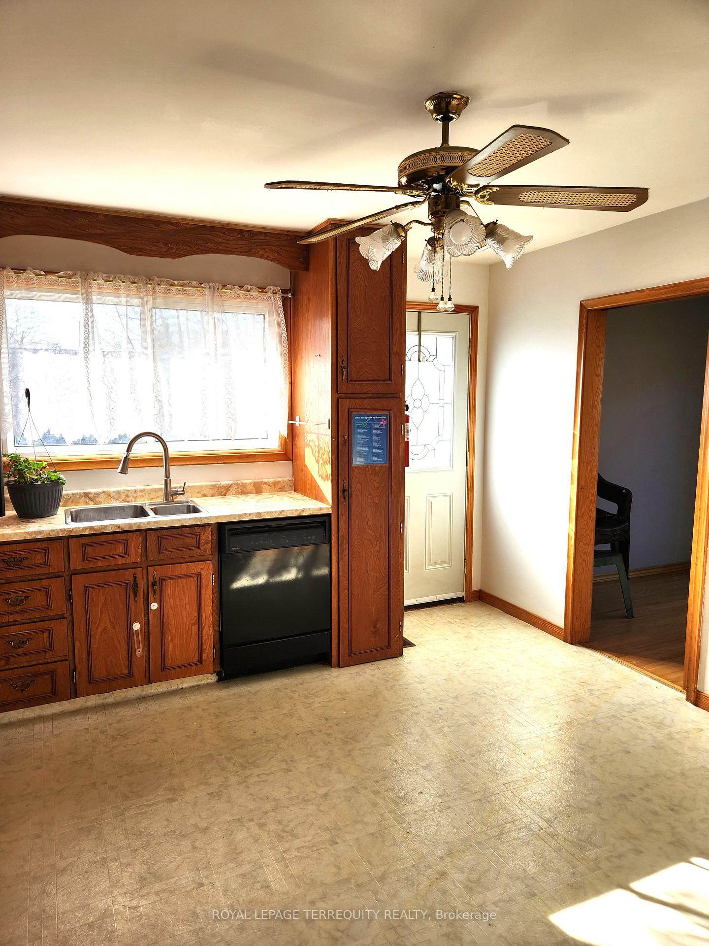 Photo 6 of 1272 Edmison Drive, Peterborough, Northcrest Ward 5 — HOMEH