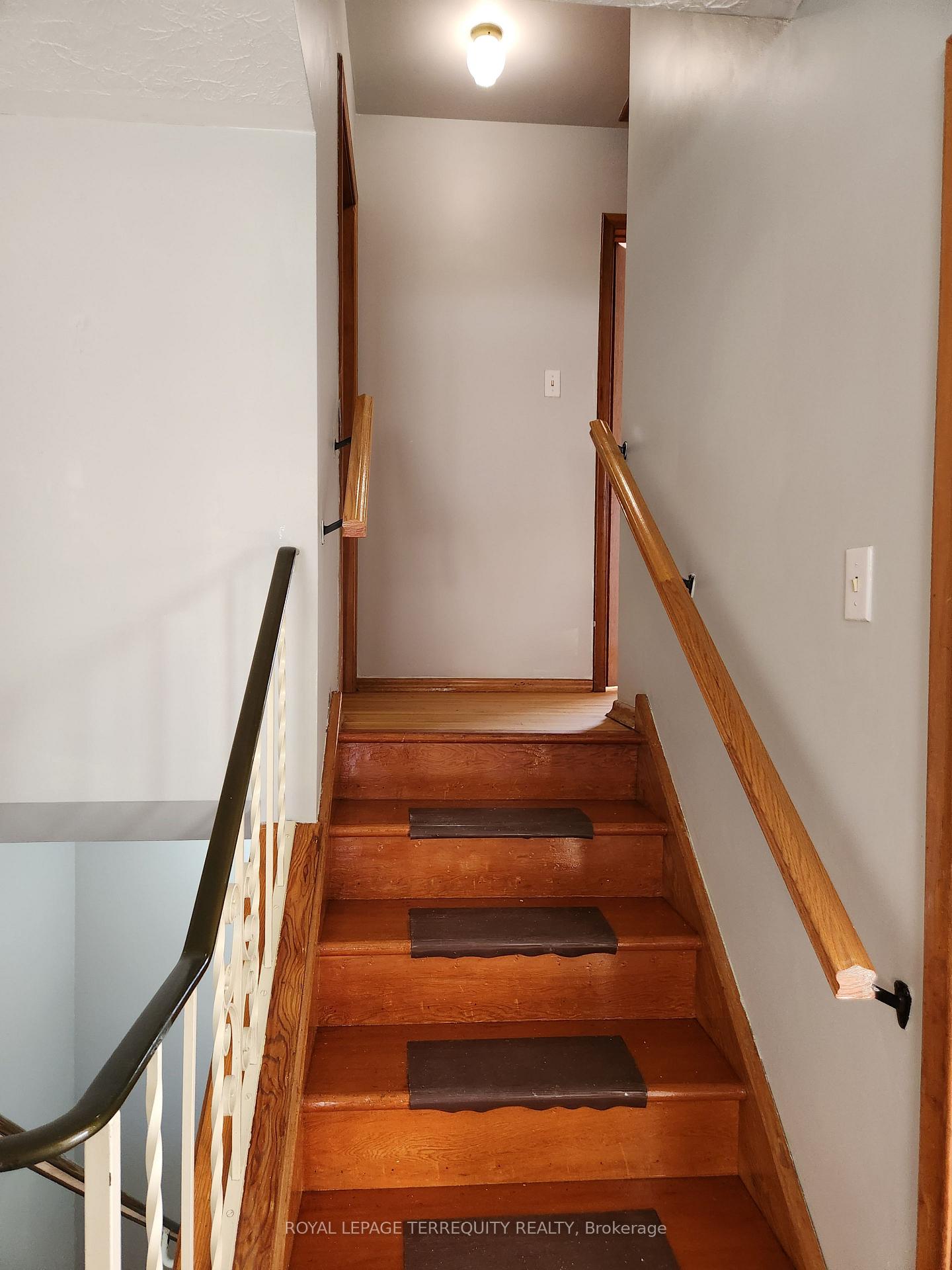 Photo 13 of 1272 Edmison Drive, Peterborough, Northcrest Ward 5 — HOMEH