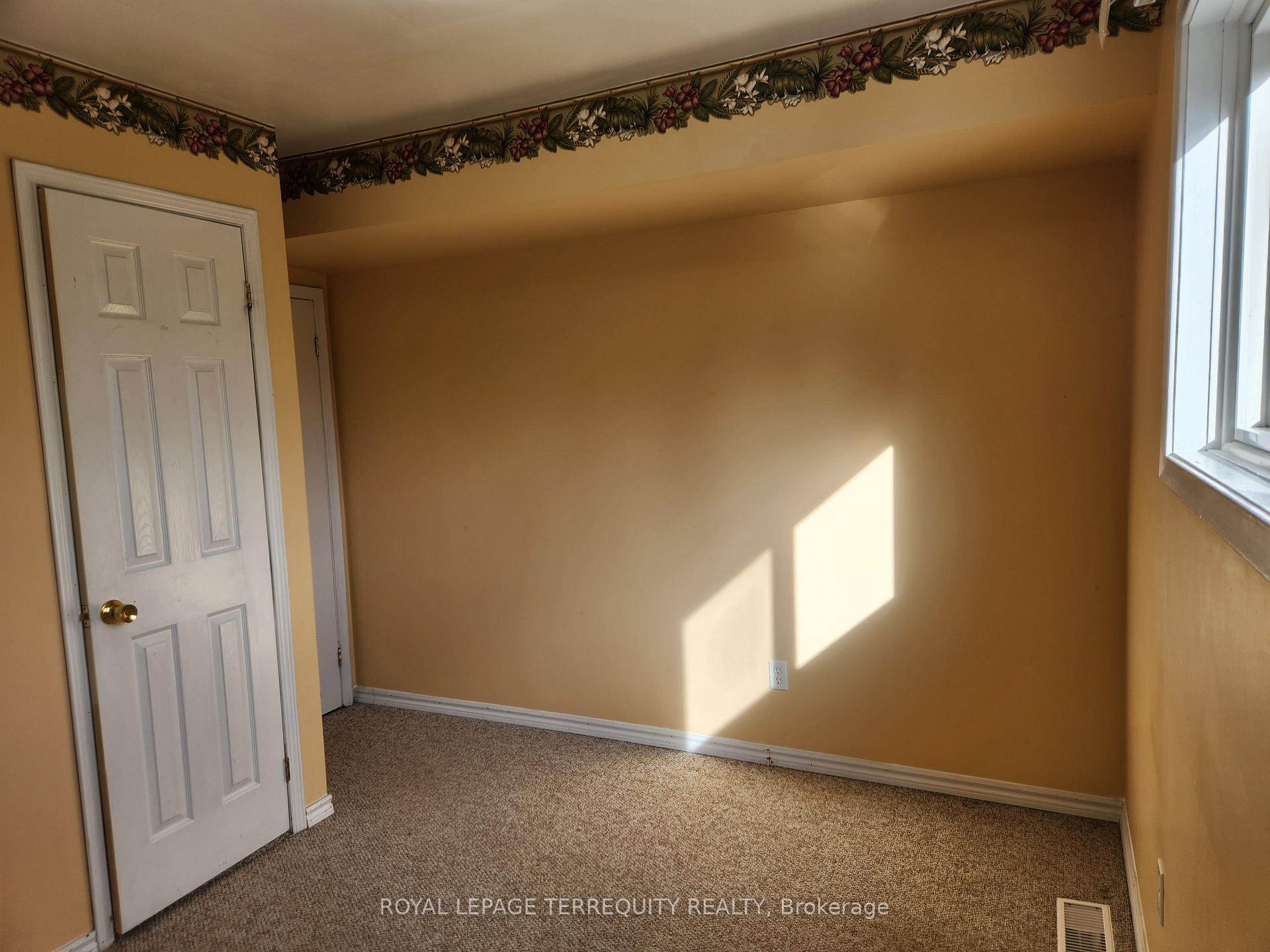 Photo 14 of 1272 Edmison Drive, Peterborough, Northcrest Ward 5 — HOMEH