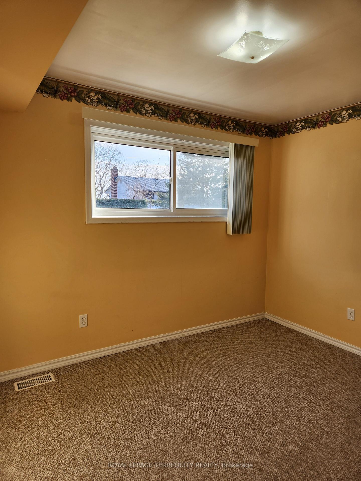Photo 15 of 1272 Edmison Drive, Peterborough, Northcrest Ward 5 — HOMEH