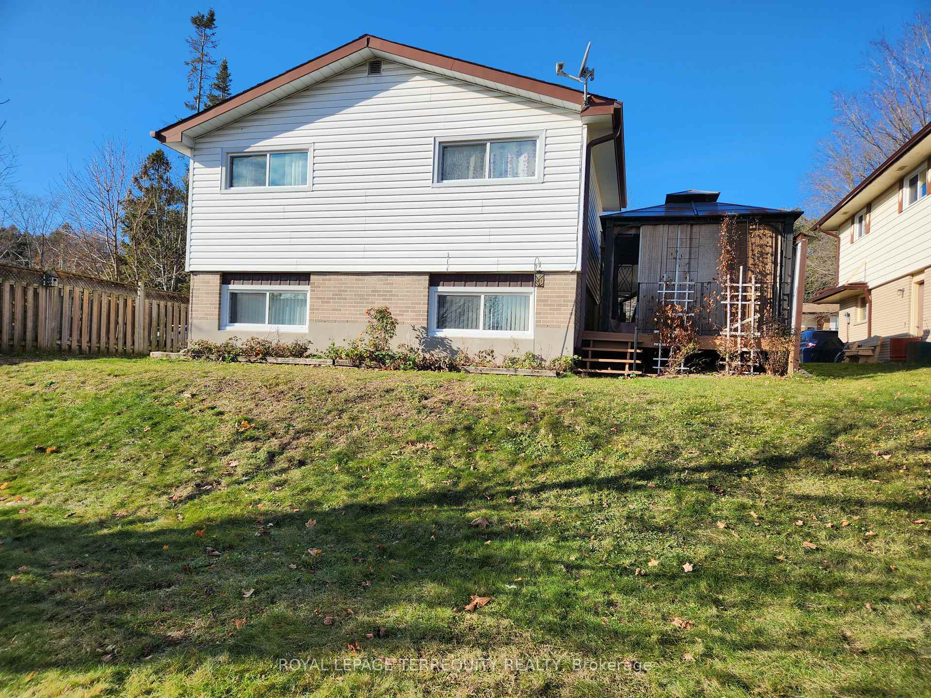 Photo 21 of 1272 Edmison Drive, Peterborough, Northcrest Ward 5 — HOMEH