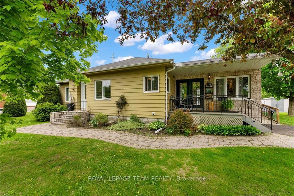 Photo 1 of 127 Grant Boulevard, Renfrew — HOMEH