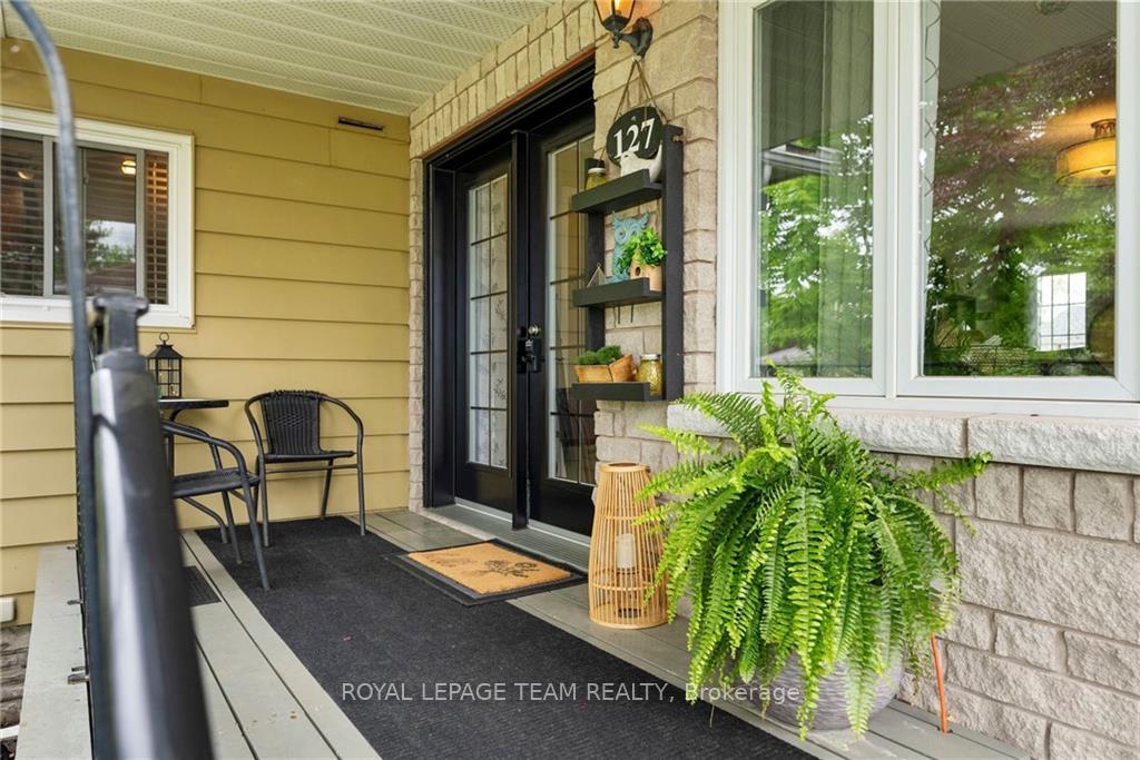 Photo 3 of 127 Grant Boulevard, Renfrew — HOMEH