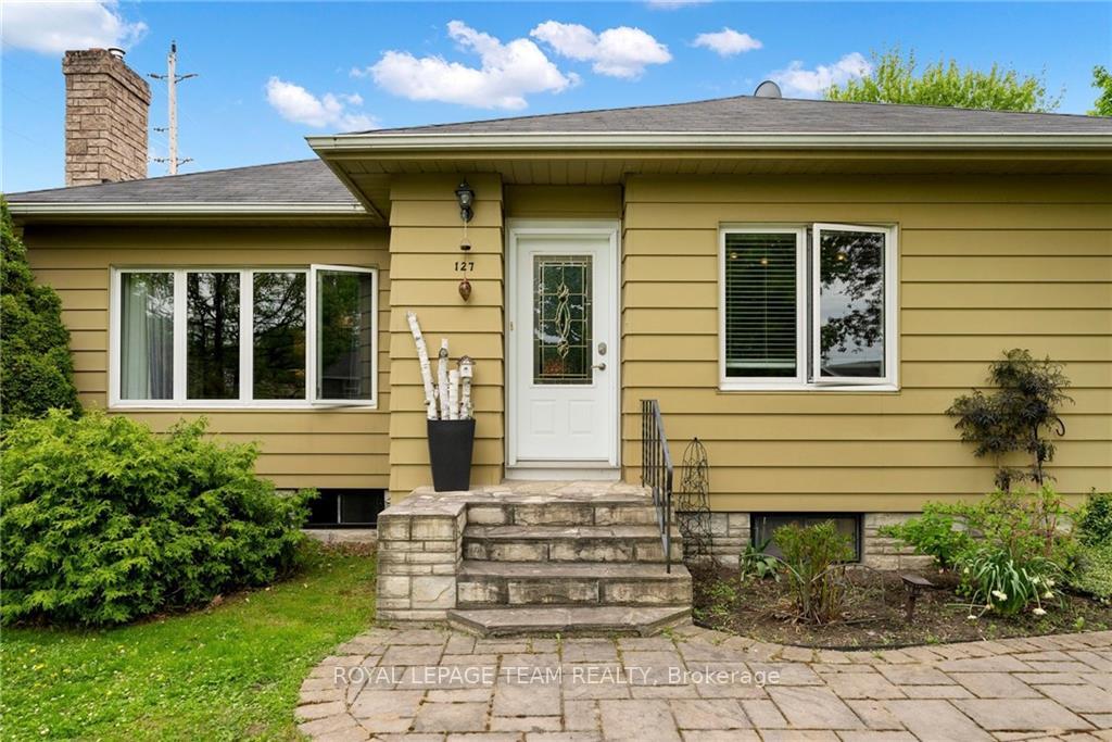 Photo 4 of 127 Grant Boulevard, Renfrew — HOMEH