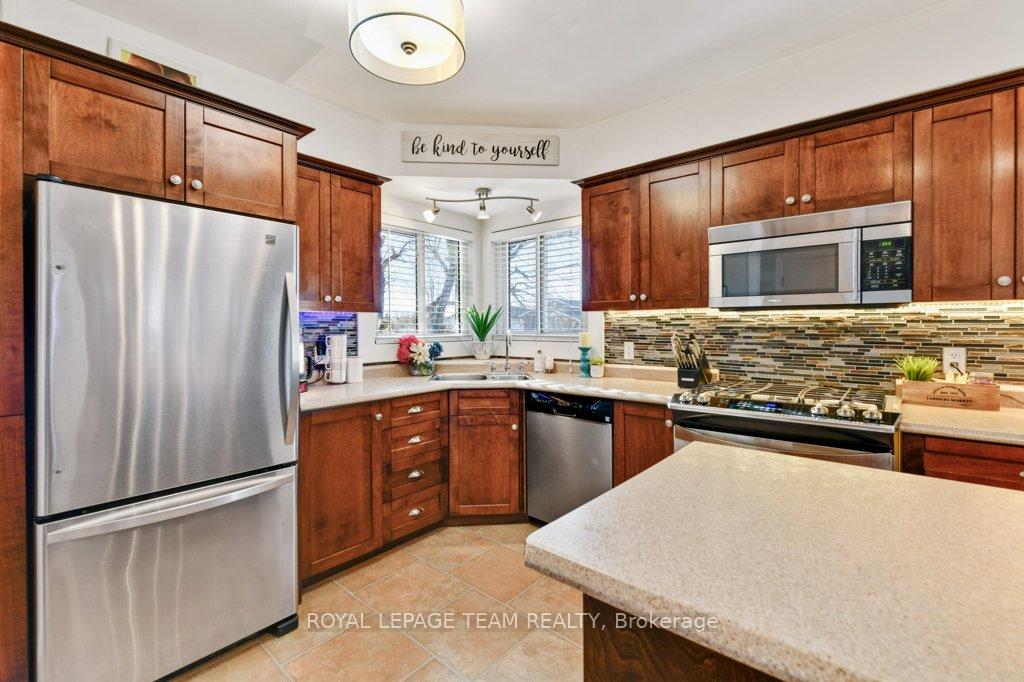 Photo 12 of 127 Grant Boulevard, Renfrew — HOMEH