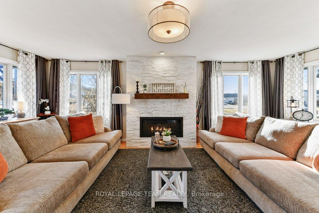 Photo 16 of 127 Grant Boulevard, Renfrew — HOMEH