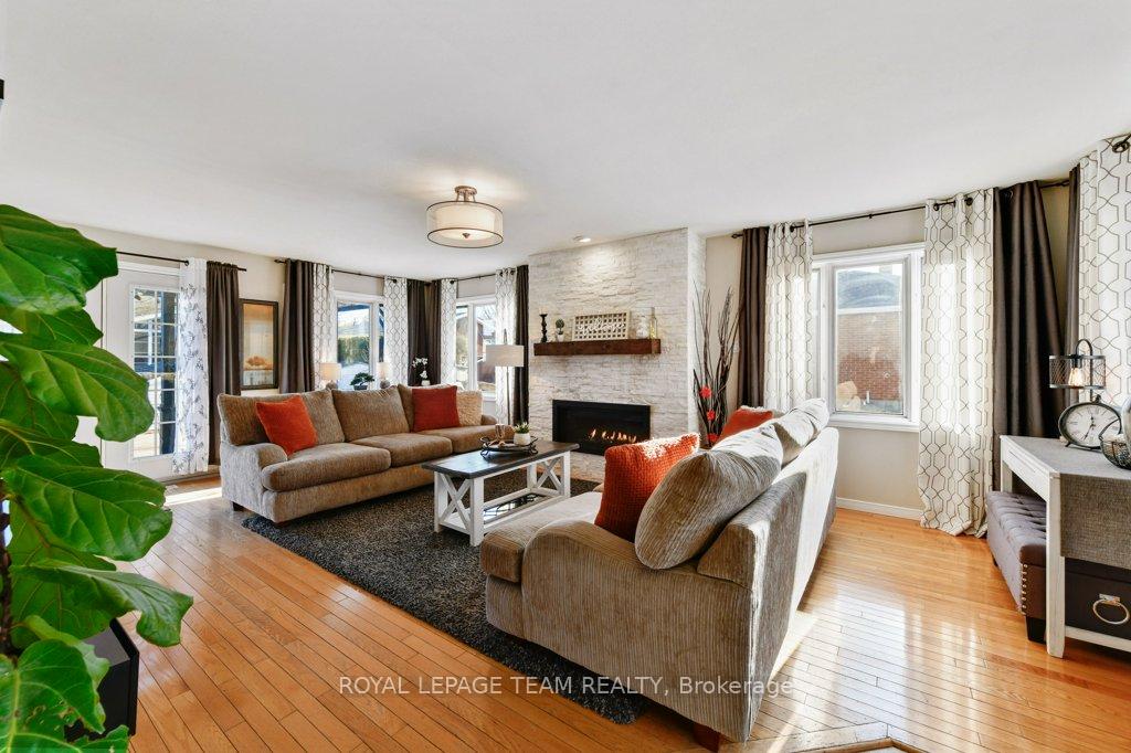 Photo 17 of 127 Grant Boulevard, Renfrew — HOMEH