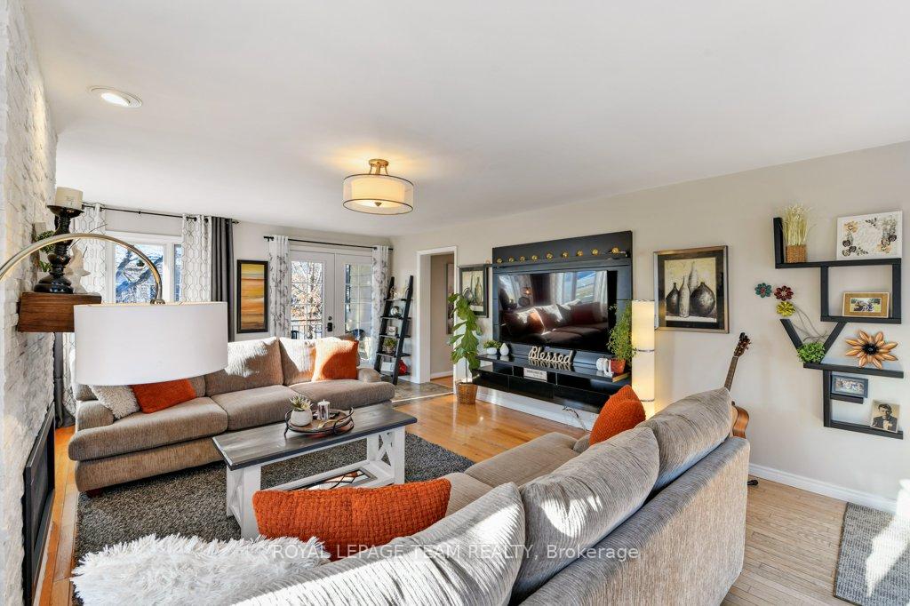 Photo 18 of 127 Grant Boulevard, Renfrew — HOMEH