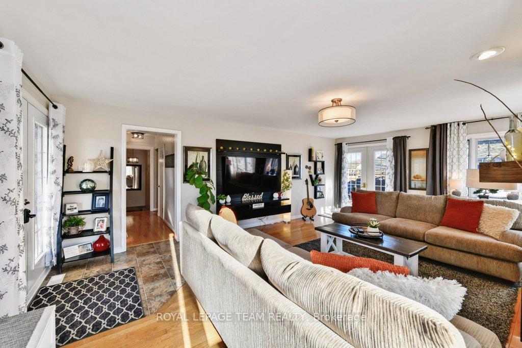 Photo 19 of 127 Grant Boulevard, Renfrew — HOMEH