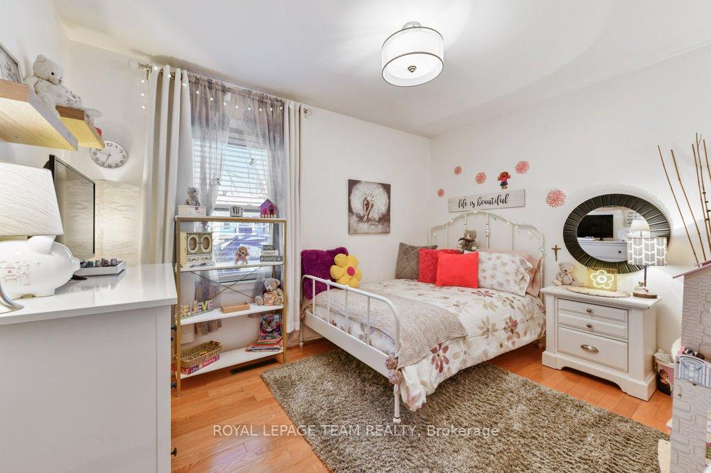 Photo 22 of 127 Grant Boulevard, Renfrew — HOMEH