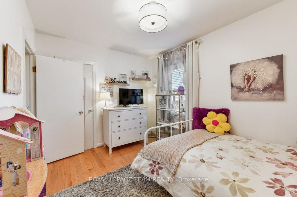 Photo 23 of 127 Grant Boulevard, Renfrew — HOMEH