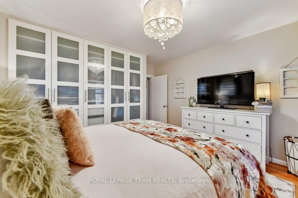 Photo 25 of 127 Grant Boulevard, Renfrew — HOMEH