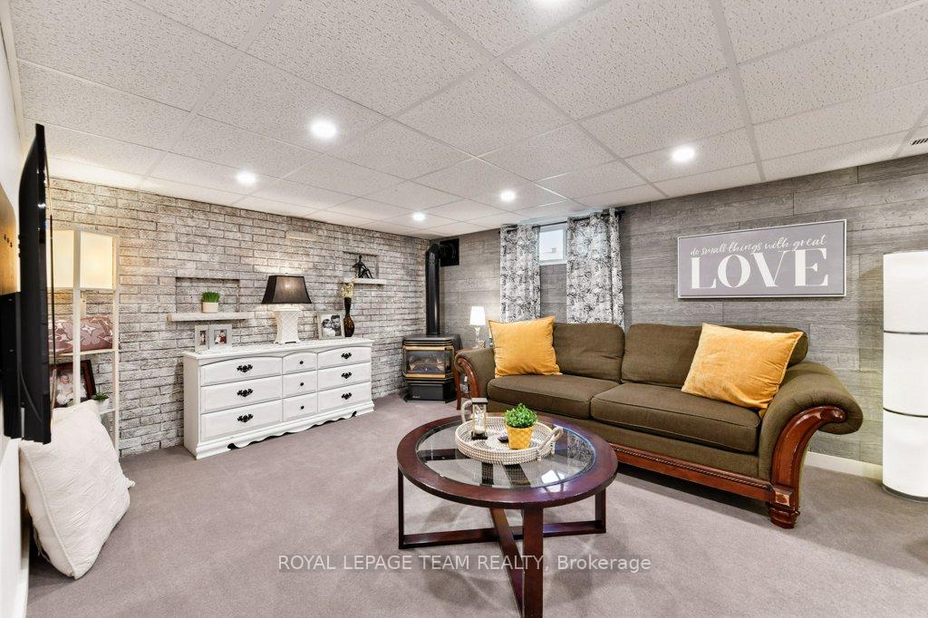 Photo 31 of 127 Grant Boulevard, Renfrew — HOMEH