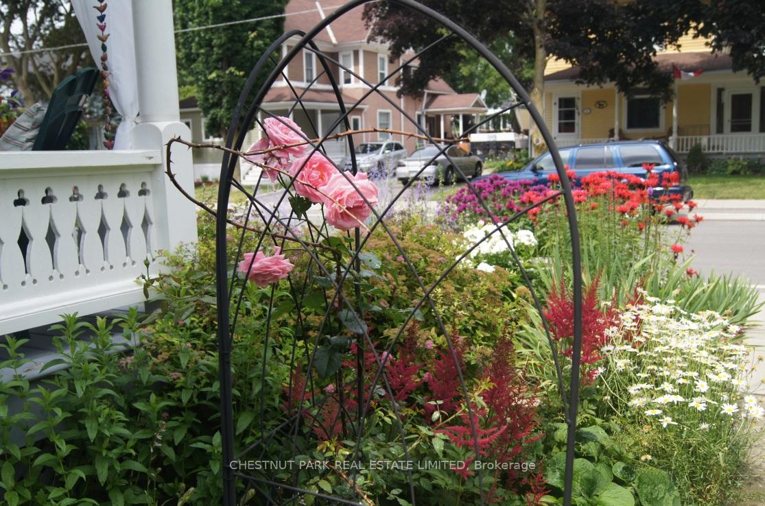 Photo 5 of 8 Queen Street, Prince Edward County, Picton Ward — HOMEH