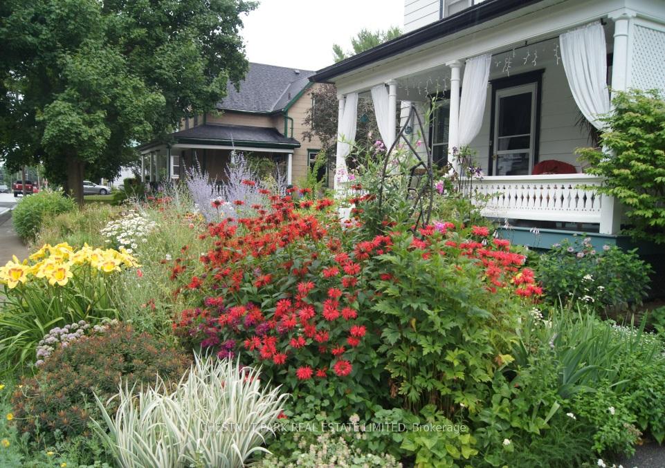 Photo 6 of 8 Queen Street, Prince Edward County, Picton Ward — HOMEH